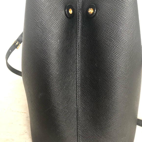 100% Authenticity Prada Large Black Saffiano Leather Tote - Picture 13 of 16